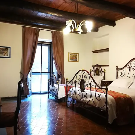 Casa vacanze Charming In With Pool & Garden Maida