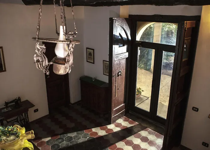 Casa vacanze Charming In With Pool & Garden