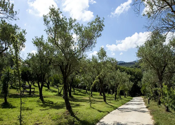 Casa vacanze Charming In With Pool & Garden